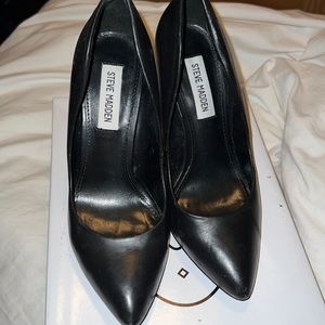 Steve Madden pointy black pumps size 7